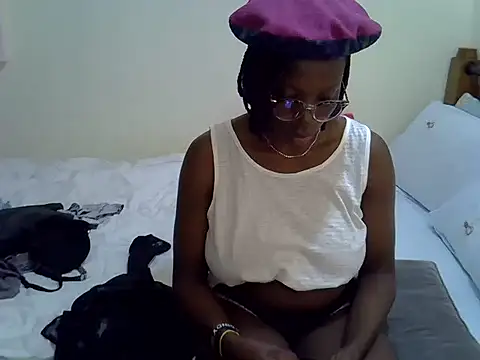 Sweet Bear online show from November 10, 2025, 4:17 pm