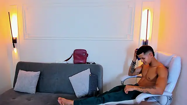 Paradise boy s online show from January 15, 2026, 7:50 pm