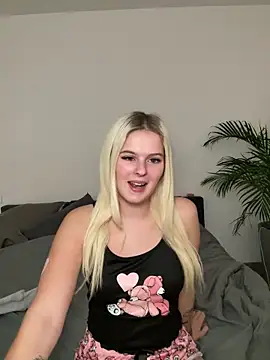 Snapshot of Allylove03 chatting on December 20, 2024, 9:28 pm Allylove03 online show from December 20, 2024, 9:28 pm