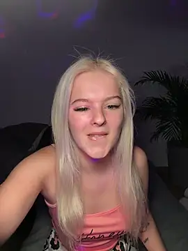 Snapshot of Allylove03 chatting on January 5, 2025, 6:46 am Allylove03 online show from January 5, 2025, 6:46 am