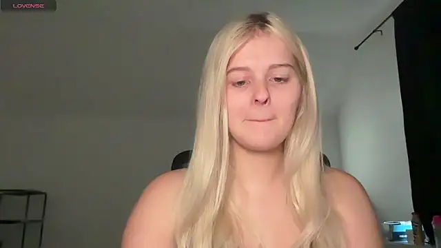 Snapshot of Allylove03 chatting on September 14, 2025, 3:44 pm Allylove03 online show from September 14, 2025, 3:44 pm