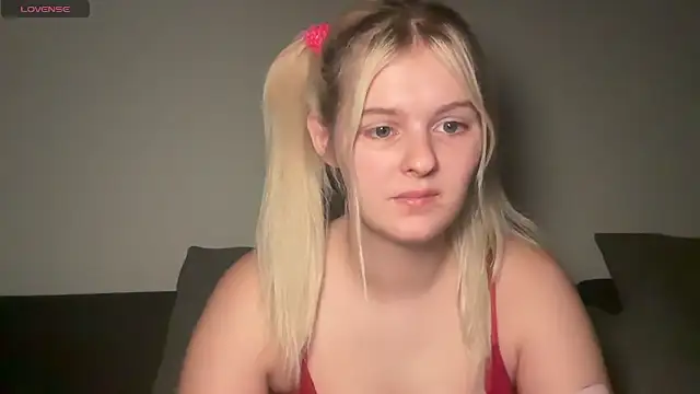 Snapshot of Allylove03 chatting on October 7, 2025, 6:05 pm Allylove03 online show from October 7, 2025, 6:05 pm