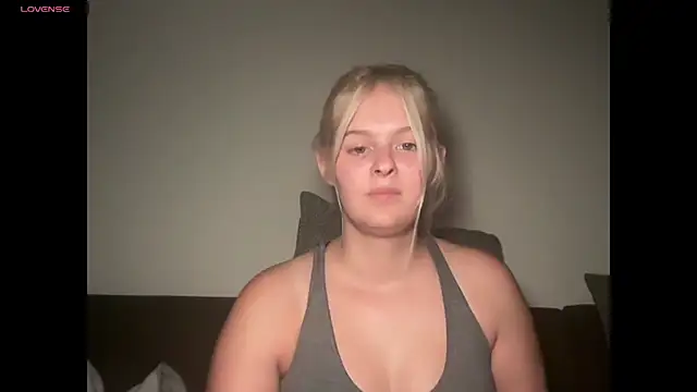 Snapshot of Allylove03 chatting on November 1, 2025, 8:44 pm Allylove03 online show from November 1, 2025, 8:44 pm