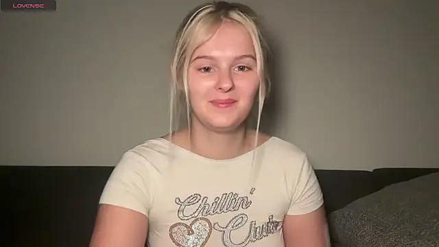 Snapshot of Allylove03 chatting on November 15, 2025, 6:37 pm Allylove03 online show from November 15, 2025, 6:37 pm