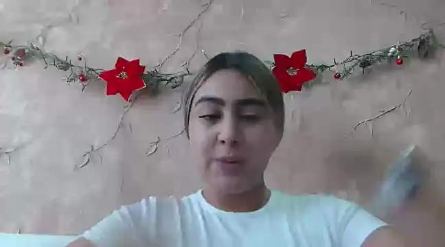 Snapshot of Miabonnett_ chatting on December 28, 2024, 5:14 pm Miabonnett online show from December 28, 2024, 5:14 pm