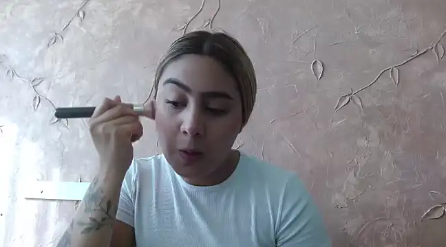Snapshot of Miabonnett_ chatting on January 19, 2025, 1:12 pm Miabonnett online show from January 19, 2025, 1:12 pm