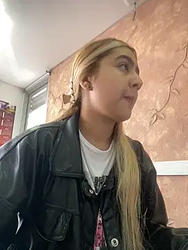 Miabonnett  online show from October 28, 2025, 12:09 pm