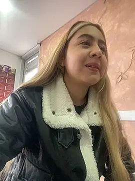 Miabonnett  online show from October 30, 2025, 12:06 pm