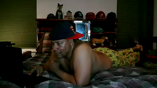 Snapshot of pimpdaddy4ever chatting on February 19, 2025, 2:44 am pimpdaddy4ever online show from February 19, 2025, 2:44 am
