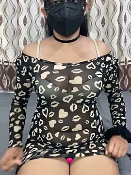 Snapshot of little_shadow chatting on February 13, 2026, 5:20 pm little shadow online show from February 13, 2026, 5:20 pm