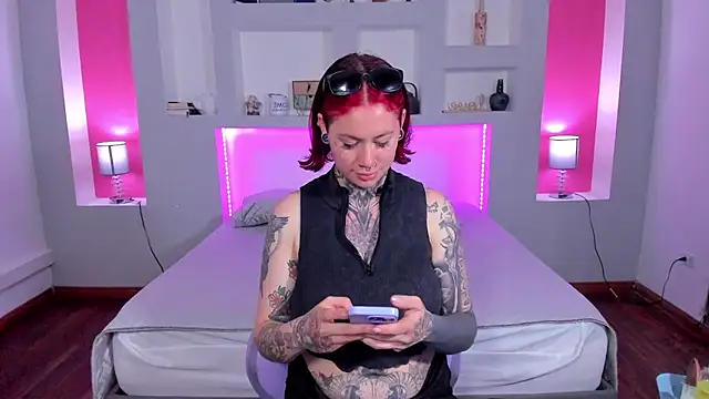 ViolettaBaker  online show from January 14, 2025, 10:55 pm