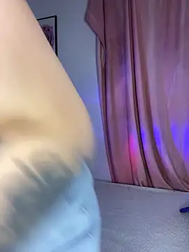 Snapshot of Ari_Martin chatting on November 23, 2025, 5:07 am Ari Martin online show from November 23, 2025, 5:07 am