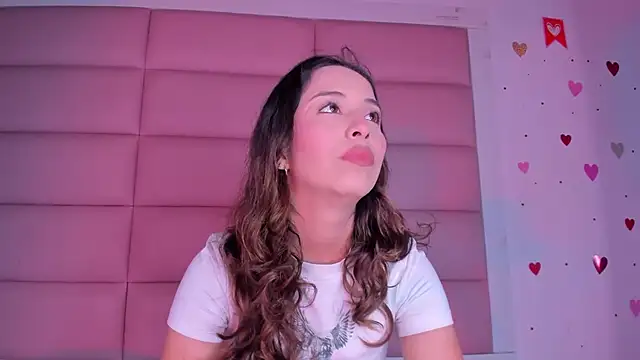 Snapshot of little-Emma chatting on October 17, 2025, 3:20 am little-Emma online show from October 17, 2025, 3:20 am