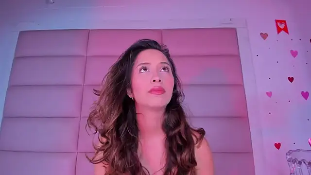 Snapshot of little-Emma chatting on October 19, 2025, 2:45 am little-Emma online show from October 19, 2025, 2:45 am