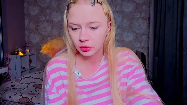 Snapshot of Milia_Parker chatting on March 23, 2026, 12:58 am Milia Parker online show from March 23, 2026, 12:58 am