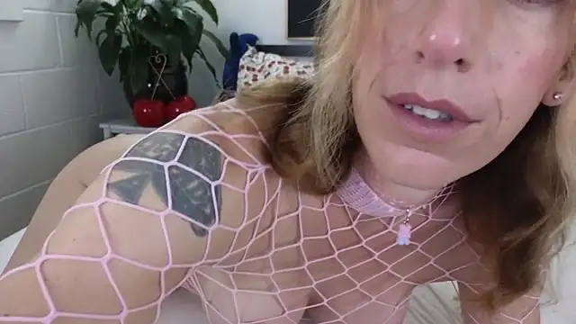 aryafrei online show from February 18, 2025, 6:04 am