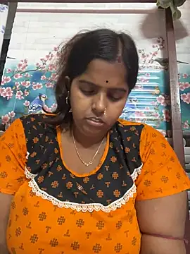 Snapshot of Beauty-queen chatting on February 3, 2025, 11:20 am Beauty-queen online show from February 3, 2025, 11:20 am