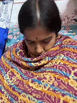 Snapshot of Beauty-queen chatting on February 5, 2025, 4:03 pm Beauty-queen online show from February 5, 2025, 4:03 pm