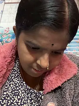 Snapshot of Beauty-queen chatting on February 17, 2025, 1:21 pm Beauty-queen online show from February 17, 2025, 1:21 pm
