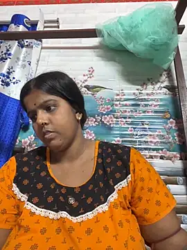 Snapshot of Beauty-queen chatting on March 2, 2025, 10:35 am Beauty-queen online show from March 2, 2025, 10:35 am