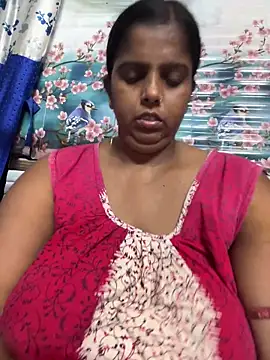 Snapshot of Beauty-queen chatting on September 21, 2025, 11:45 am Beauty-queen online show from September 21, 2025, 11:45 am