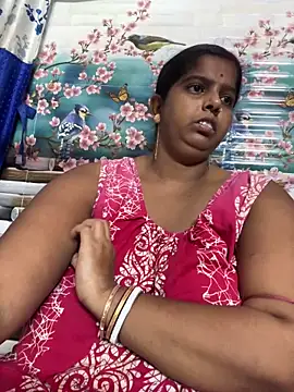 Snapshot of Beauty-queen chatting on September 22, 2025, 10:06 am Beauty-queen online show from September 22, 2025, 10:06 am