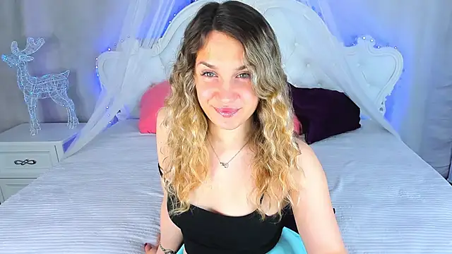 Snapshot of Milka_Blond chatting on April 24, 2026, 1:08 am Milka Blond online show from April 24, 2026, 1:08 am