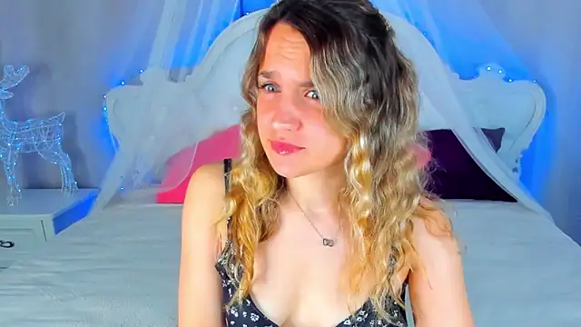 Snapshot of Milka_Blond chatting on April 28, 2026, 12:42 am Milka Blond online show from April 28, 2026, 12:42 am