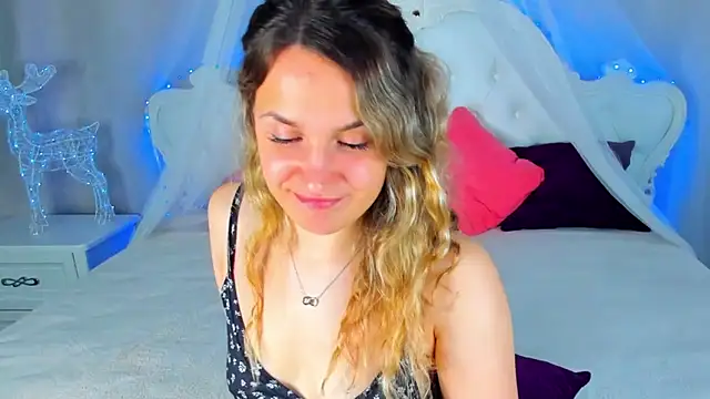 Snapshot of Milka_Blond chatting on April 28, 2026, 2:27 am Milka Blond online show from April 28, 2026, 2:27 am