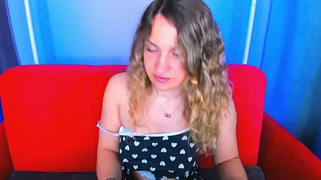 Snapshot of Milka_Blond chatting on May 5, 2026, 1:24 am Milka Blond online show from May 5, 2026, 1:24 am