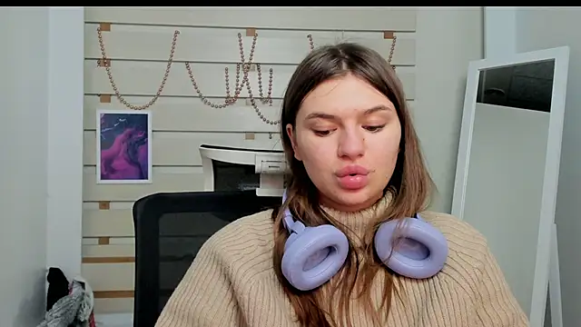 Josephine Kiss online show from February 5, 2025, 8:35 pm