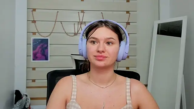 Josephine Kiss online show from February 9, 2025, 4:07 pm