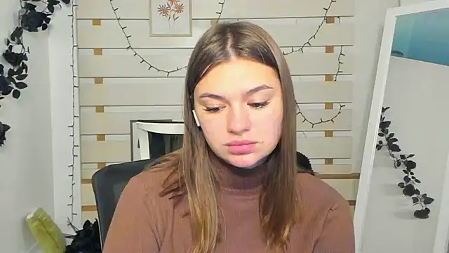 Josephine Kiss online show from November 17, 2025, 9:48 am