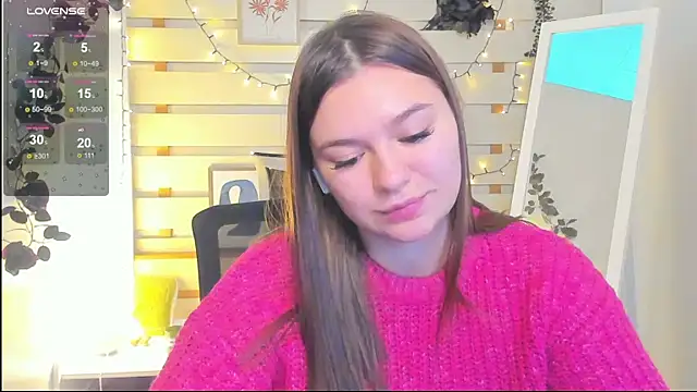 Josephine Kiss online show from February 2, 2026, 1:10 pm