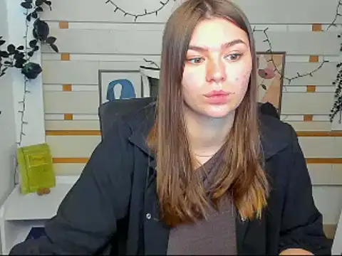 Josephine Kiss online show from May 9, 2026, 7:46 am