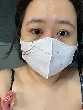 Snapshot of ninini92 chatting on February 15, 2025, 1:05 pm ninini92 online show from February 15, 2025, 1:05 pm