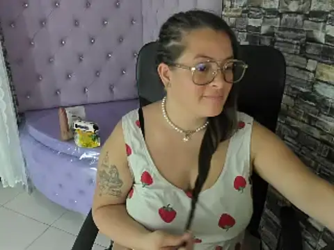 SaraThomso online show from December 14, 2024, 6:13 am