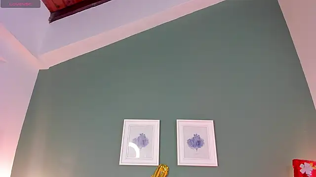  anavictoria  online show from February 18, 2025, 6:26 pm