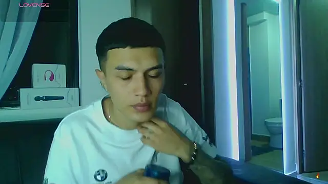 Snapshot of Tifanny_Sweett chatting on January 10, 2026, 12:23 am Tifanny Sweett online show from January 10, 2026, 12:23 am