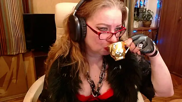 Snapshot of Miss_Tress chatting on February 7, 2026, 9:51 pm Miss Tress online show from February 7, 2026, 9:51 pm