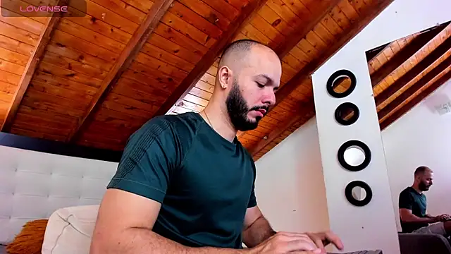 Tom Bailey online show from December 18, 2025, 12:44 pm