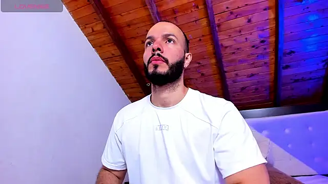 Snapshot of Tom_Bailey chatting on March 10, 2026, 12:32 pm Tom Bailey online show from March 10, 2026, 12:32 pm