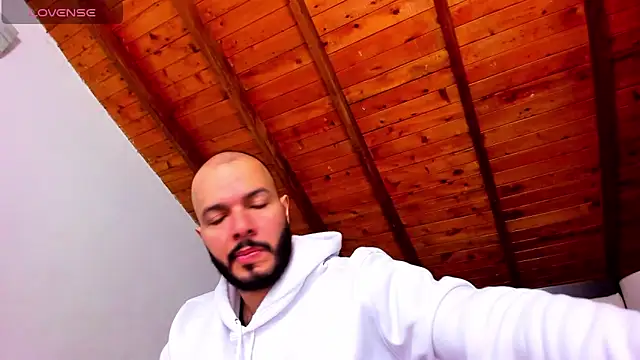 Snapshot of Tom_Bailey chatting on March 22, 2026, 12:52 pm Tom Bailey online show from March 22, 2026, 12:52 pm