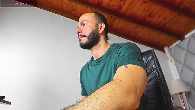 Snapshot of Tom_Bailey chatting on April 10, 2026, 2:33 pm Tom Bailey online show from April 10, 2026, 2:33 pm