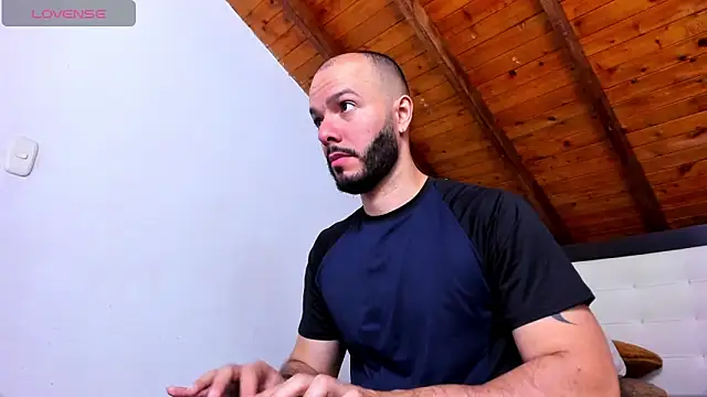 Snapshot of Tom_Bailey chatting on April 14, 2026, 1:06 pm Tom Bailey online show from April 14, 2026, 1:06 pm