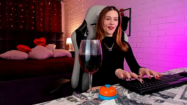 LolaLemona online show from March 2, 2025, 9:31 am