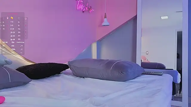 AllisonRoberts  online show from April 4, 2026, 10:13 am