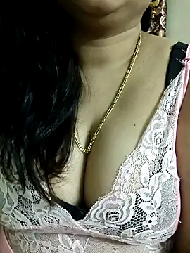 cuteyqueen online show from January 3, 2025, 10:09 am