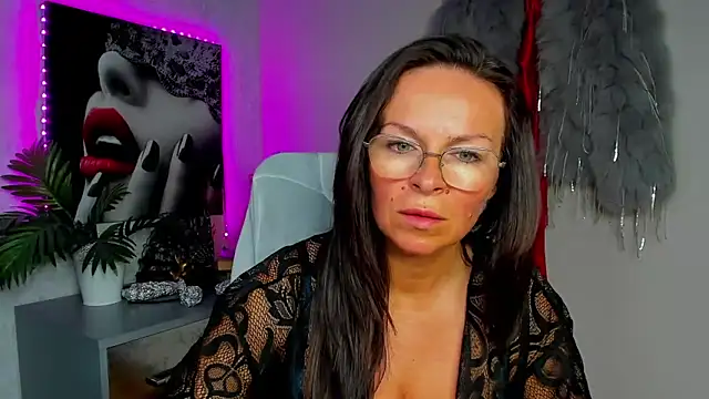 HelenLuxx online show from May 31, 2026, 6:31 am