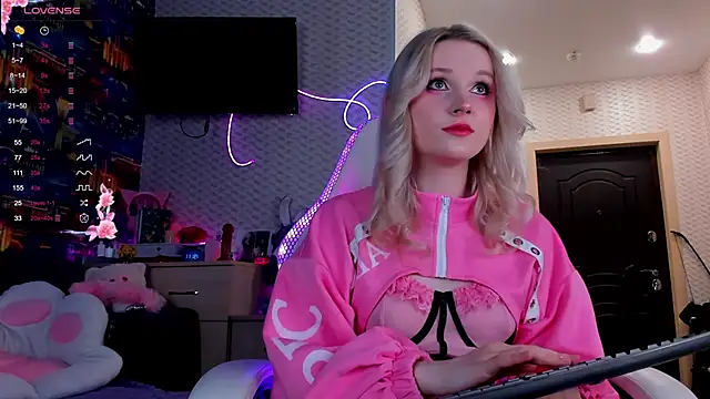 SweeteRose Royce online show from November 11, 2025, 3:12 pm